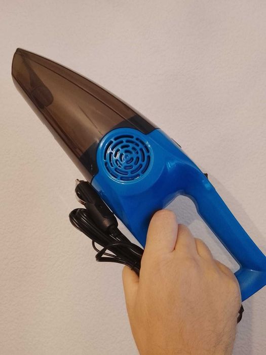 Автомобильный пылесос