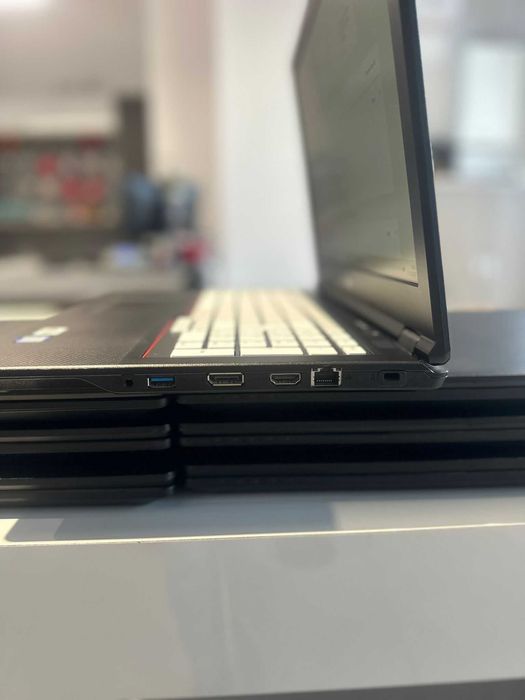 Fujitsu Lifebook E559-i5-8265U-16gb Ram-512Gb Ssd