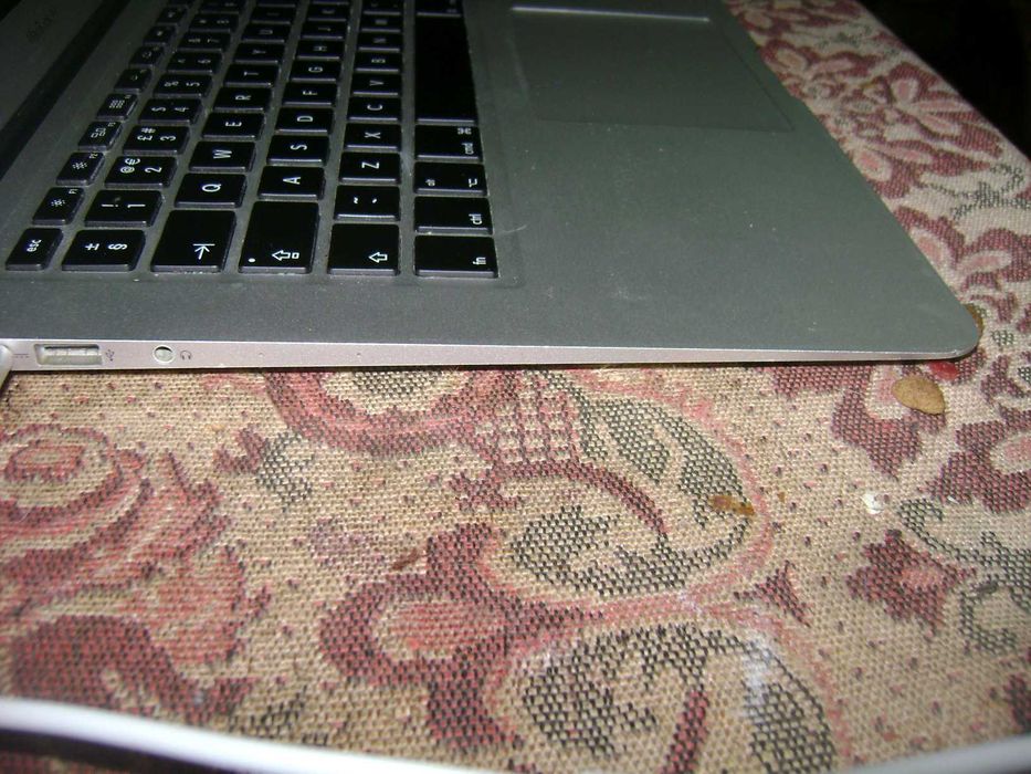 Лаптоп MacBook Air A1466 - i5, 4 GB RAM,128 GB SSD, 4 часа батерия, 2014 г