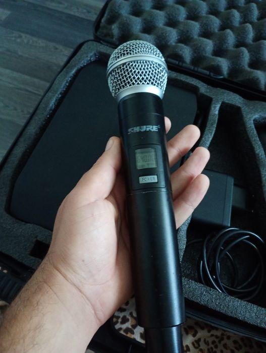 Set 2 Microfoane Wireless si Receiver UHF cu Display, XLR, 200 Frecvente, pentru Sonorizare Evenimente, Karaoke, Shure GLXD4
