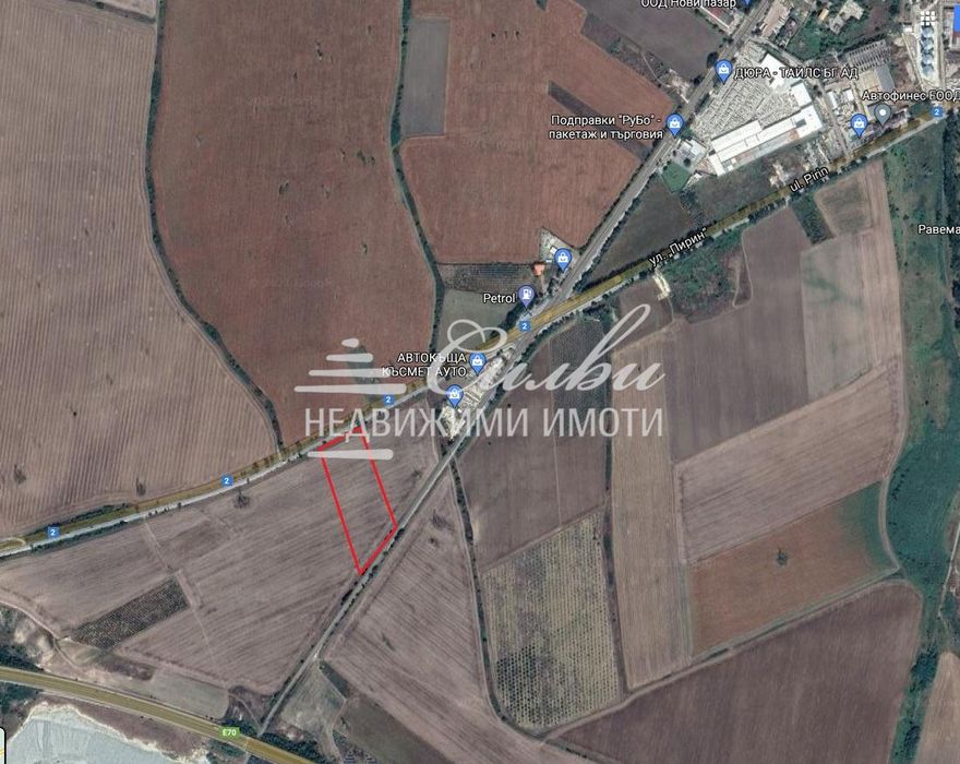 Парцел  с ЛИЦЕ на ДВА АСФАЛТОВИ пътя - гр.Нови Пазар