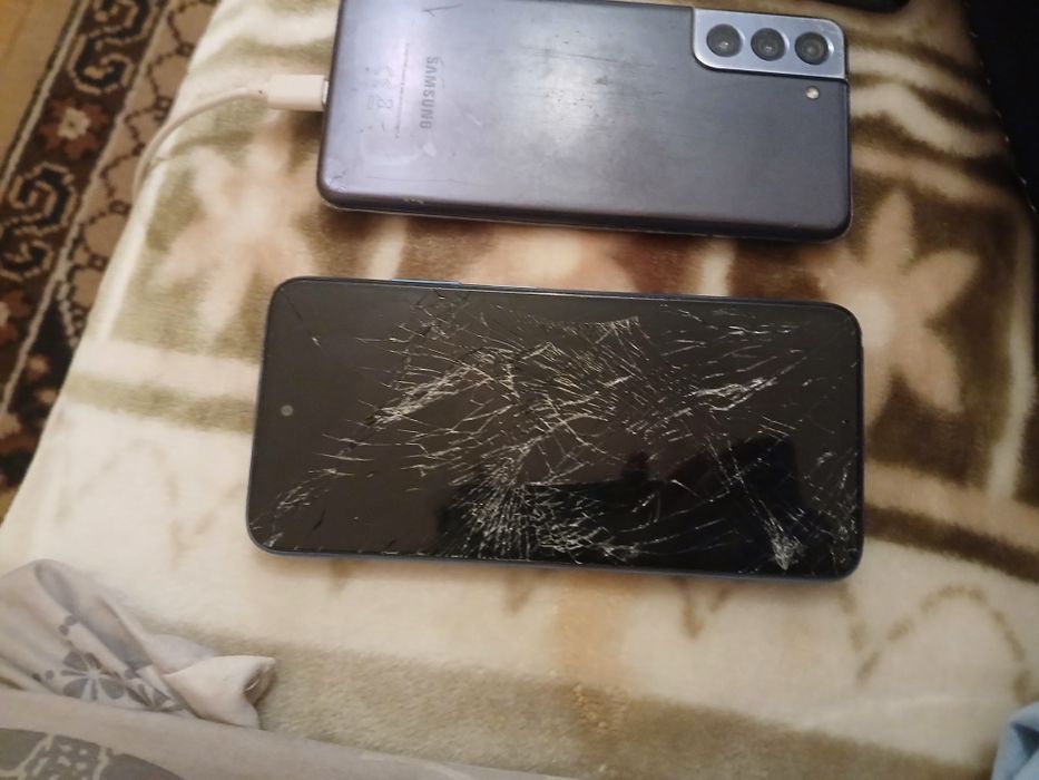 3 telefoane  de vânzare