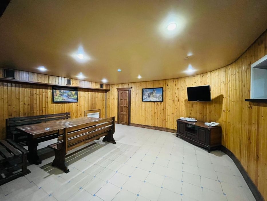 Сауна с большим бассейном