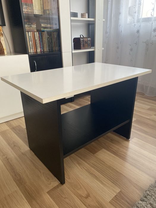 Mobila living din lemn prelucrat