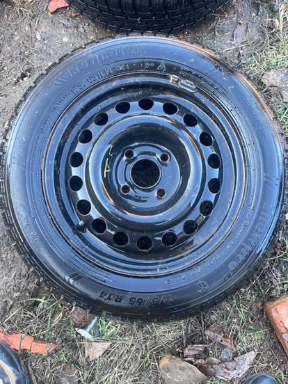 Продавам зимни гуми с джанти 14ки