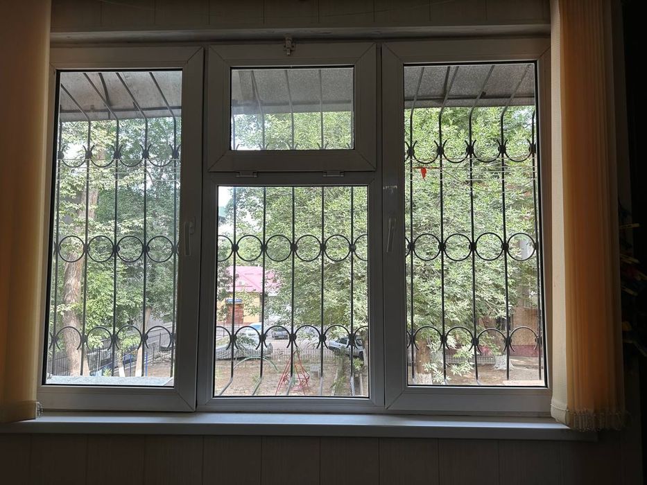 Продам Б/У рамы АКФА пластик. Цена за оба.