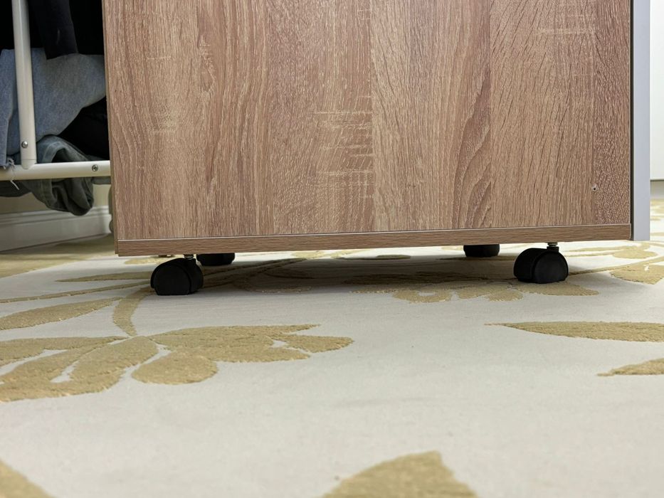 Шкафчик на колёсиках