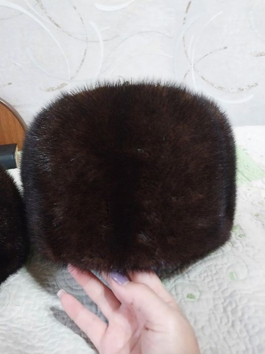 Продам две шапки норковые