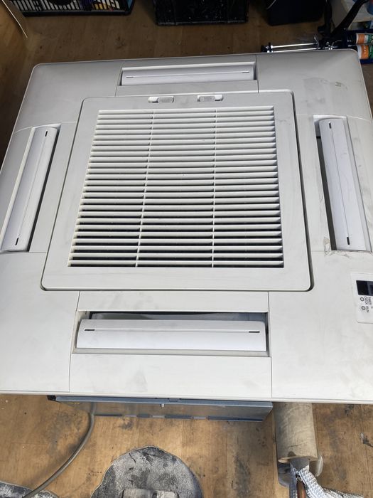 Хиперинверторен касетъчен климатик Mitsubishi