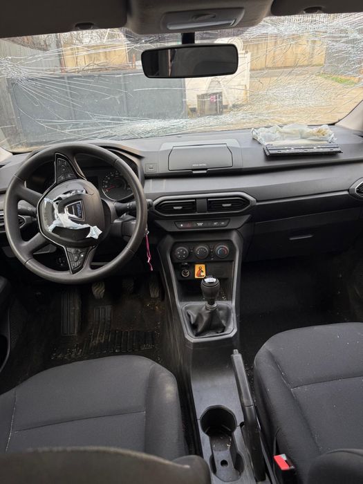 Vand Logan lll avariat conform pozelor