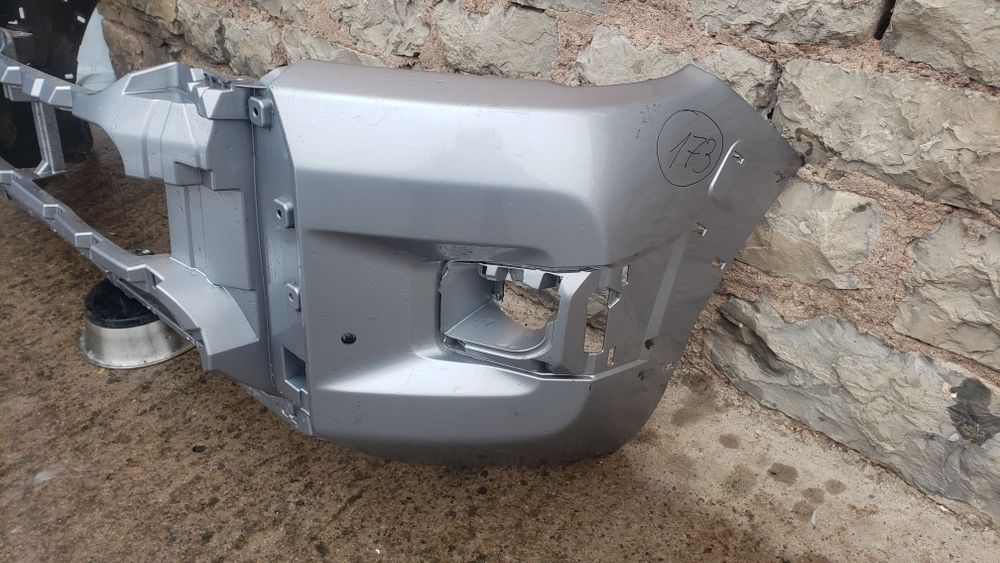bronq/broni Toyota Hilux 2019-24g.