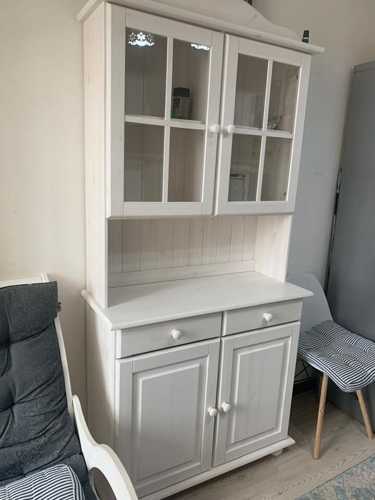 Продам сервант шкаф для посуды.