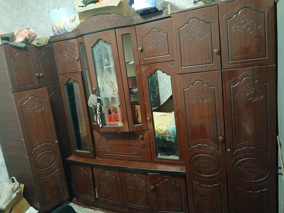 Urganch raysentr bozor yonida, qalin, baquvvat, keng, qilib yasalgan 8