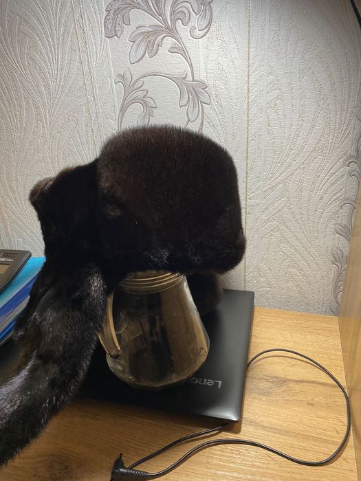 Норковая шапка-ушанка.