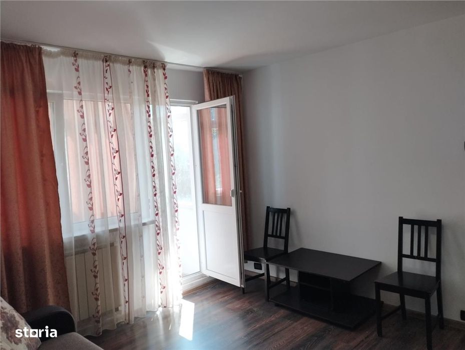2 camere semidecomandate, Centru