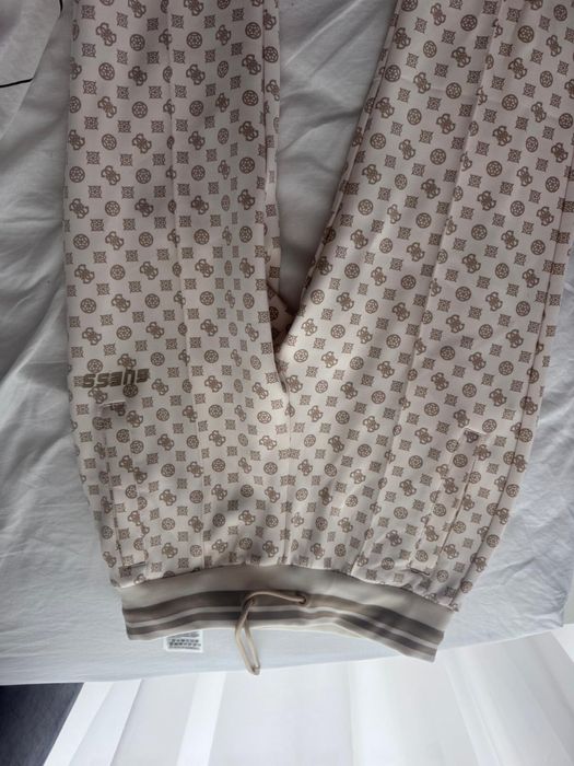 Compleu guess Marimea S