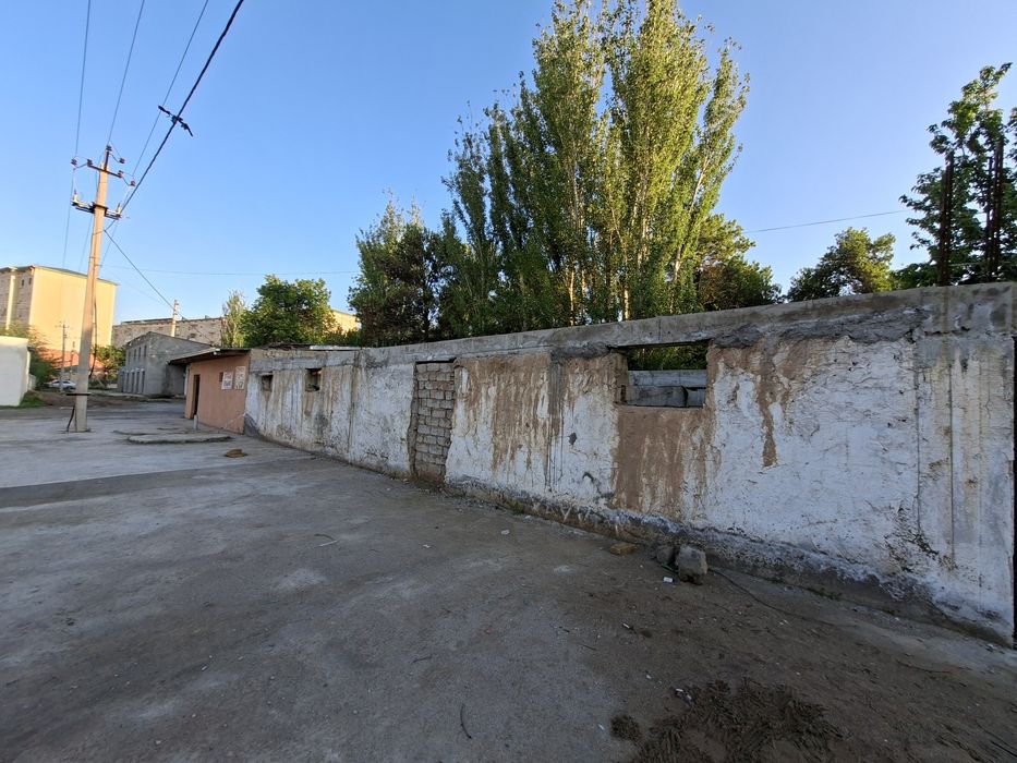 Noturar bino sotiladi