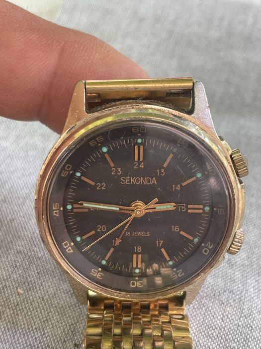 Часовник Seconda със звънец