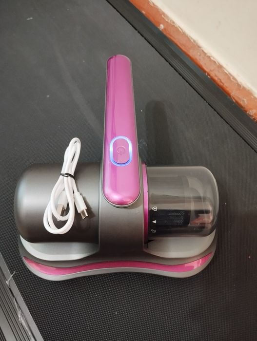 Мини пылесос работает на аккумуляторе