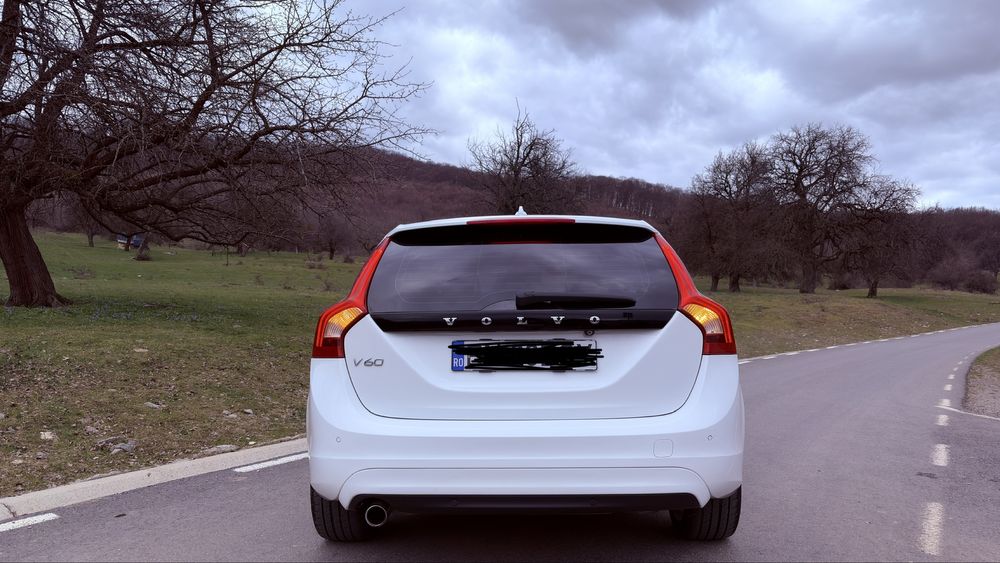 Volvo V60 D3 2.0 Automat 5 Pistoane
