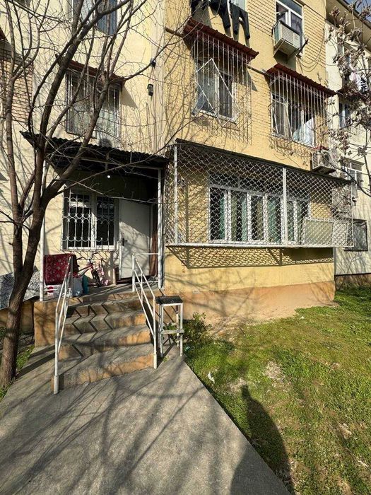 МЕГА ПЛАНЕТ — 2х комнатная квартира, 1 этаж, отличная локация!