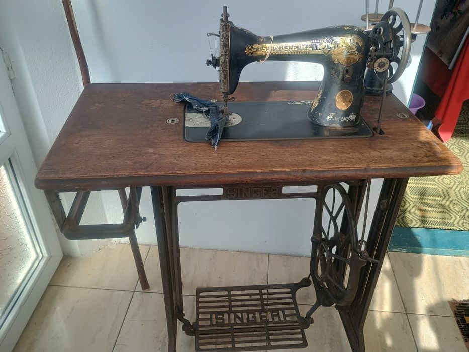 Masina de cusut Singer