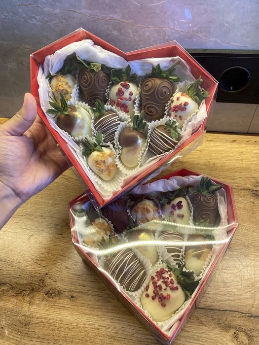 Клубника в шоколаде. Подарки. Есть каспий ред