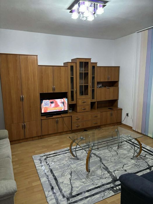Închiriez Apartament