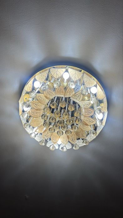 Продам люстры и картины