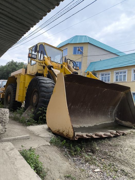 Фронтальный погрузчик продам