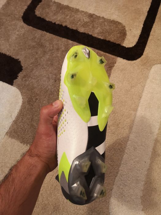 Vând ghete de fotbal profesionale adidas predator accuracy 1