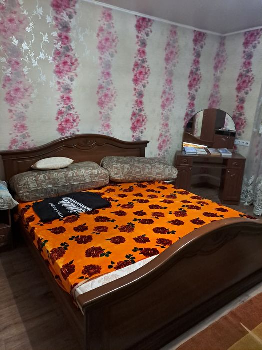 Продам спальный гарнитур