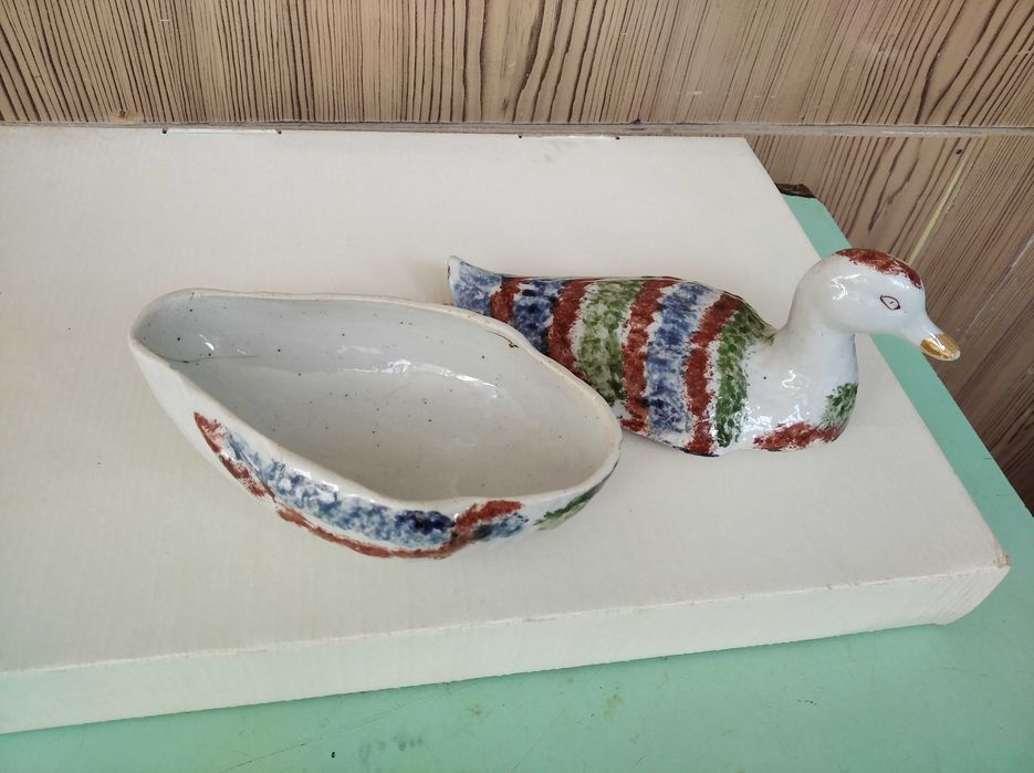 Антикварная фарфоровая шкатулка в форме утки