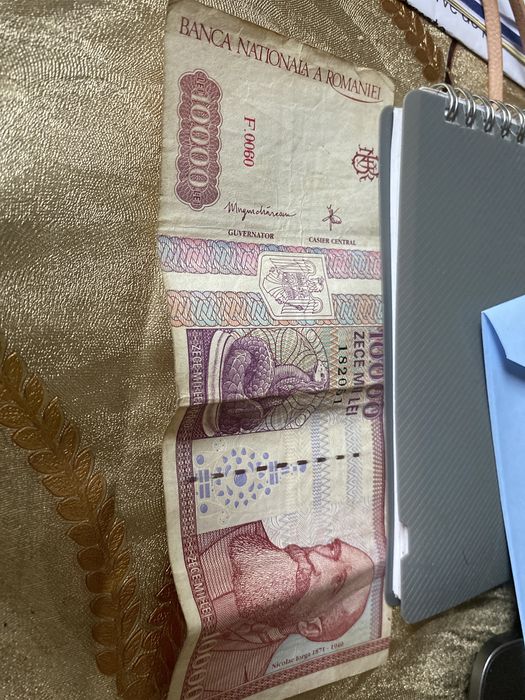 Vand bancnote de 2000 de lei din anul eclipsei de soare