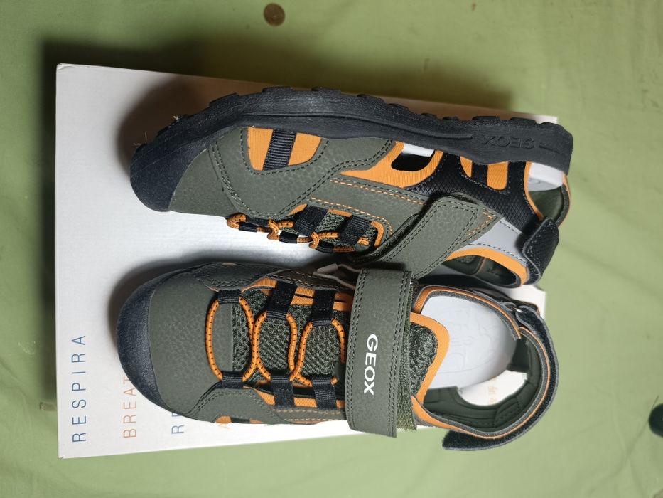 Продам сандали  geox цвет хакки