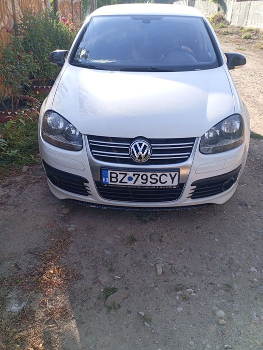 Vând Volkswagen 5, sau schimb cu Logan 2008 sau mai nou.