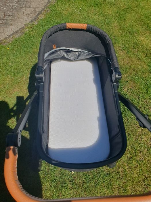 Бебешка количка марка Lionelo