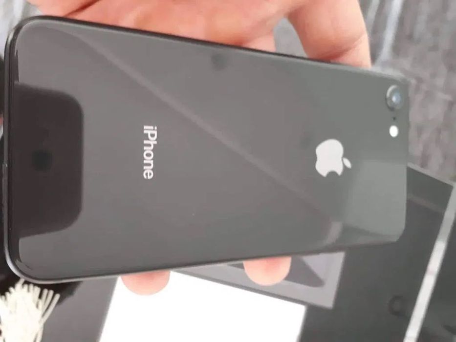 iPhone 16 pro и IPhone SE