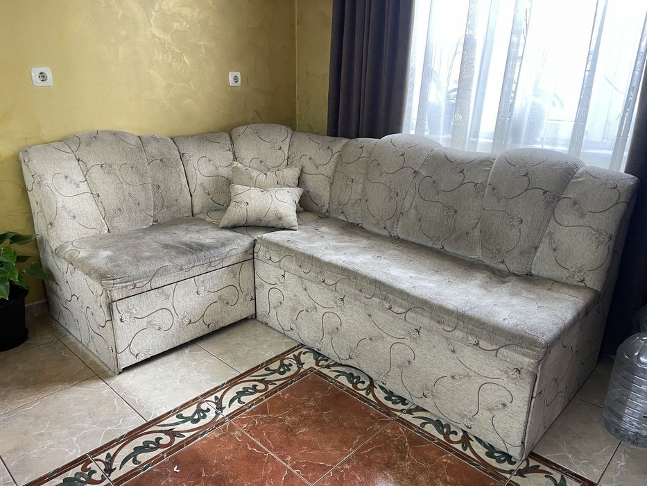 Ългов разтегателен диван