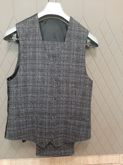 Продам классический костюм