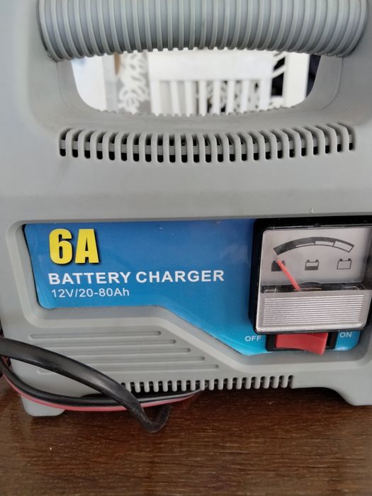 Зарядно устройство за кола