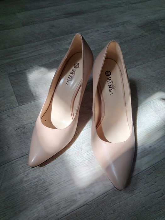 Продам Бежевые туфли