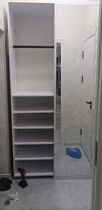 Напольное зеркало. Шкаф купе. Мебель в прихожую