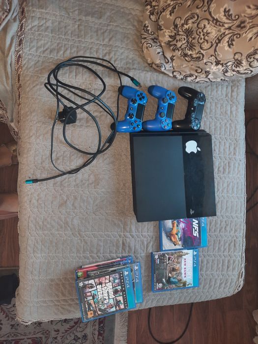 Пс 4 продам 3 джойтиска 7 игр и диски