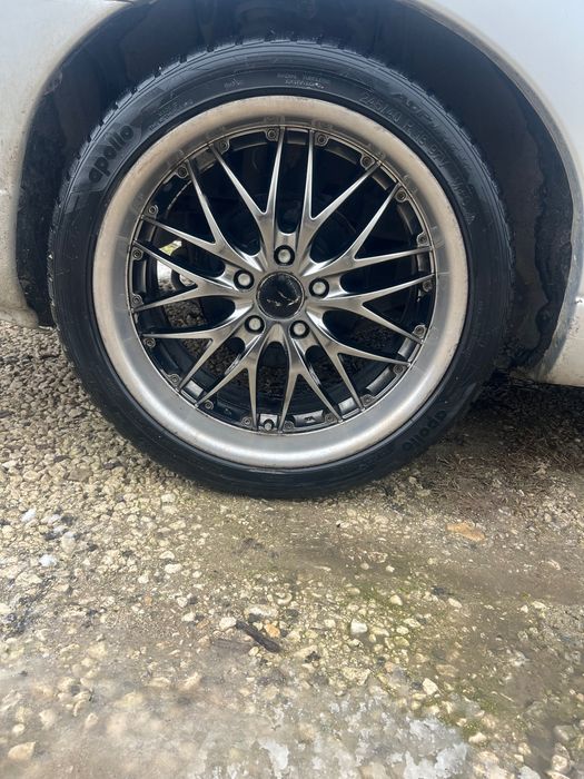 Продавам гуми с джанти.