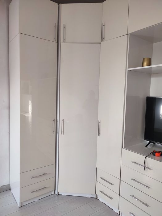 Продам шкаф 2.7 высота