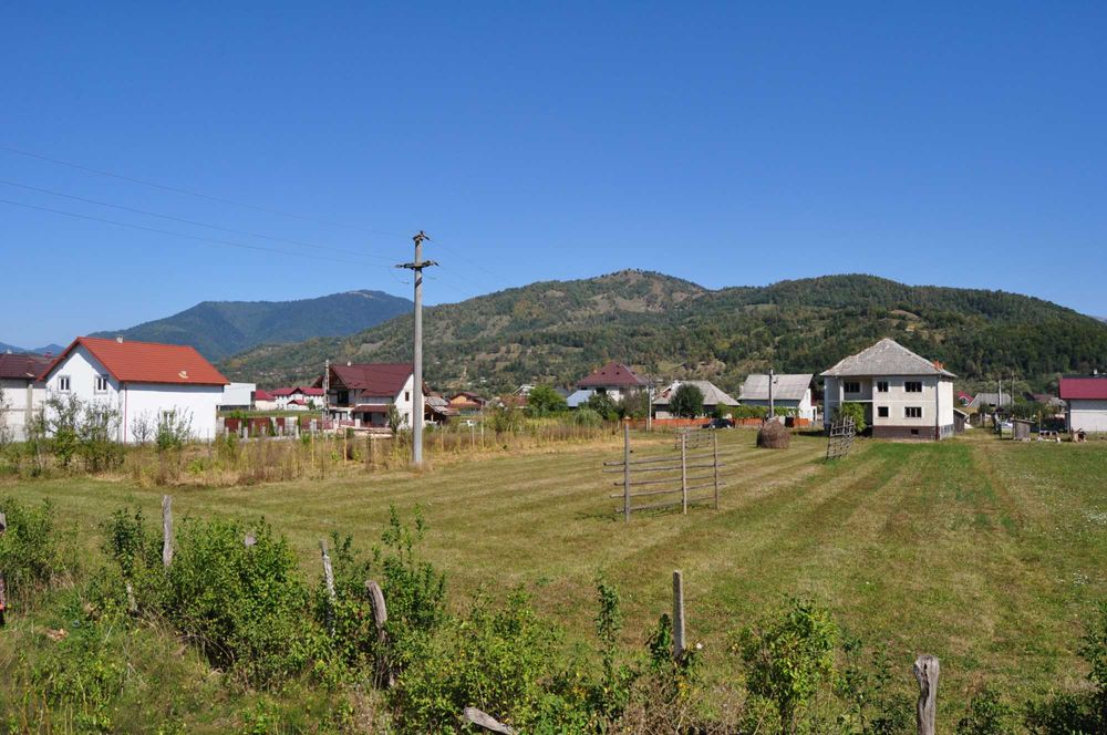 Vând casă tip duplex în Petrova, jud. Maramureș