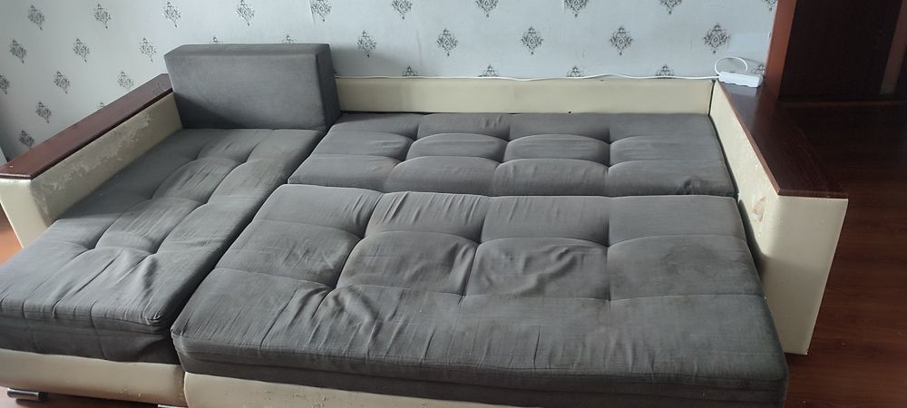 Продам угловой диван срочно!