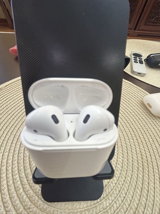 Apple AirPods  2