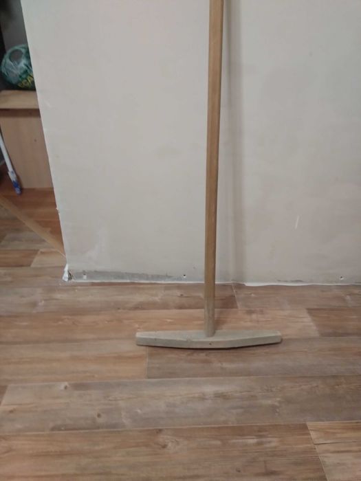 Продам деревянную швабру бу